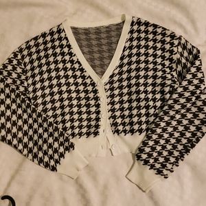 💜 2/$10 Houndstooth cardigan